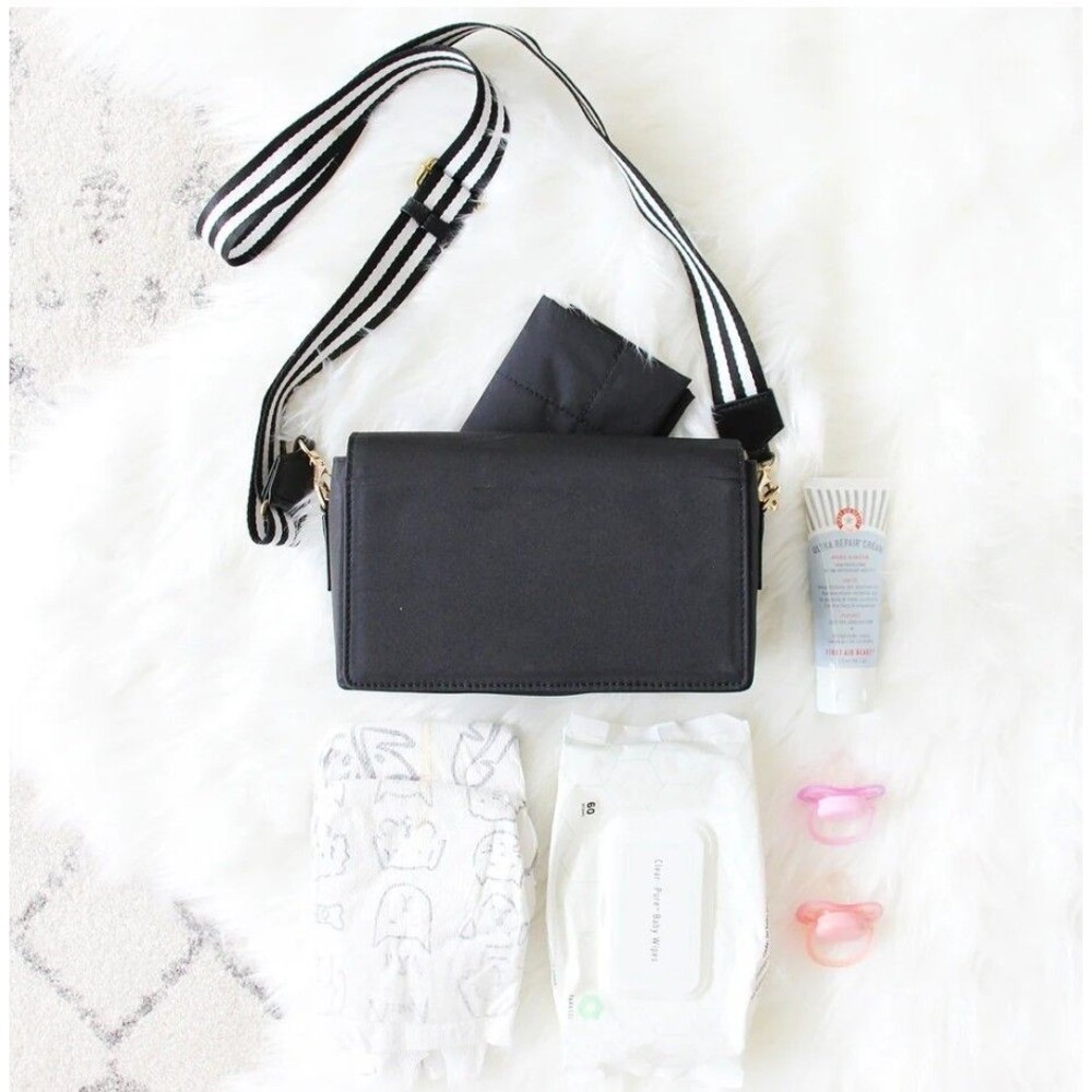 NWT Tote Savvy Change Kit Black